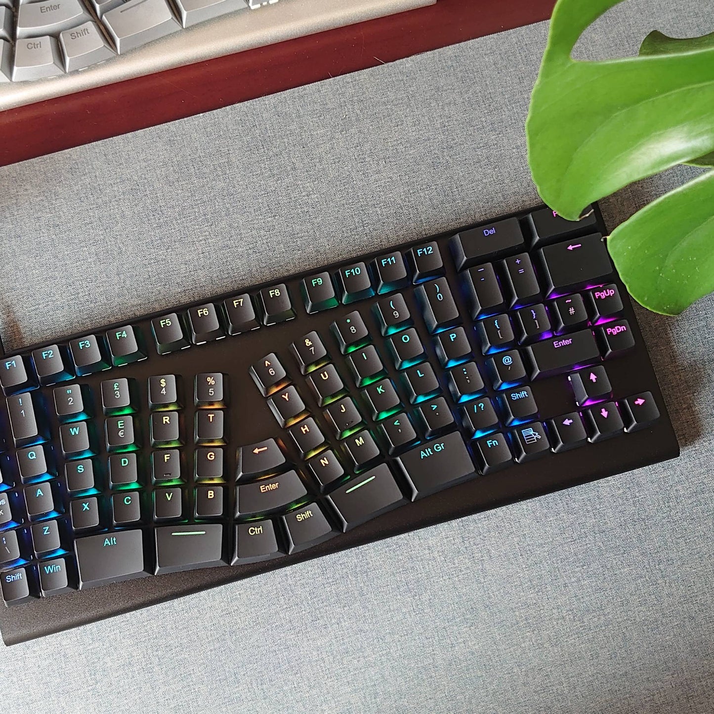 BrownX - Bows Knight Ergonomic Keyboard For Carpal TunnelKeyboardWindows