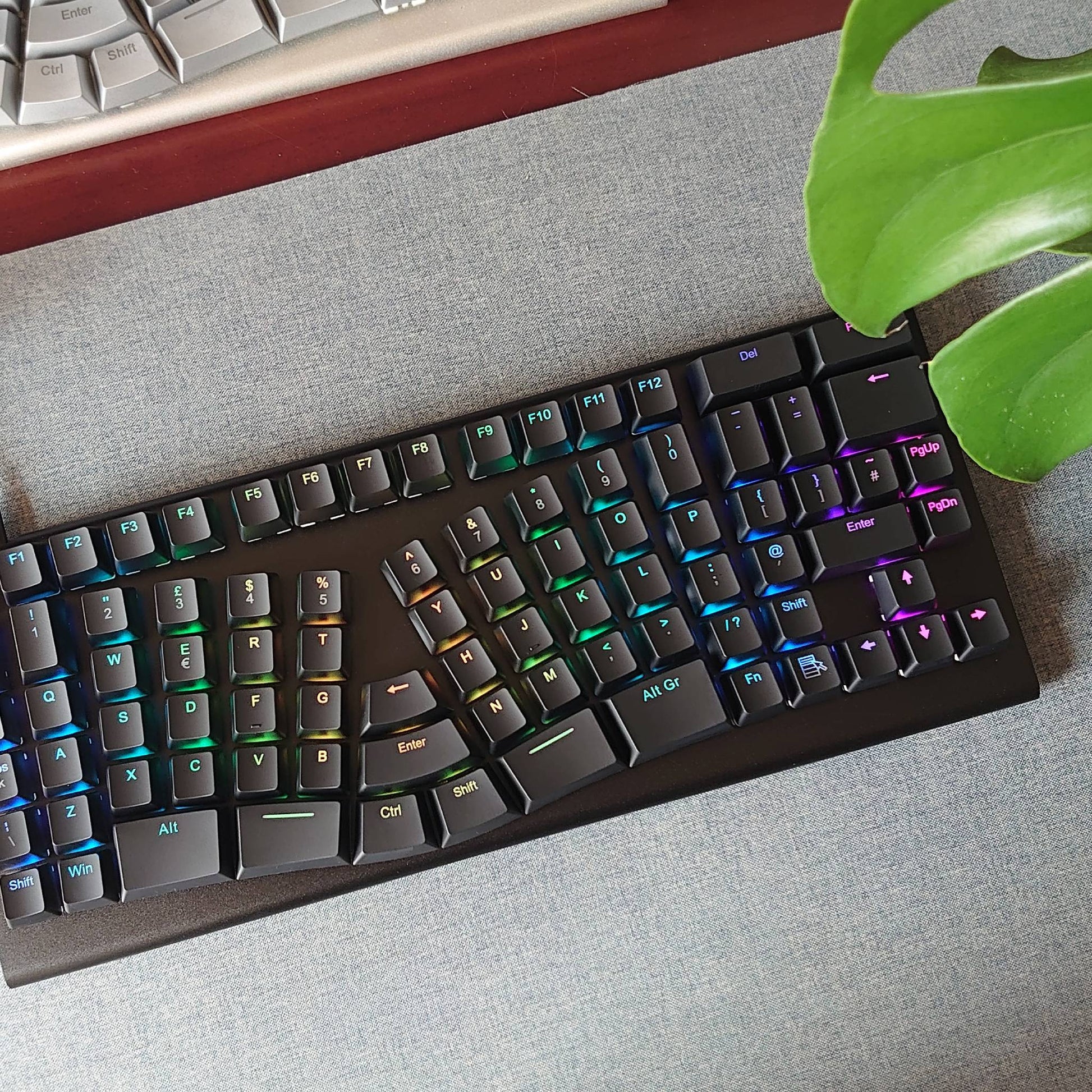 BrownX - Bows Knight Ergonomic Keyboard For Carpal TunnelKeyboardWindows